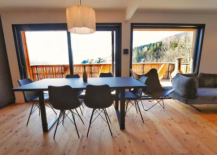 Feriehus Alpine Retreat House Surc